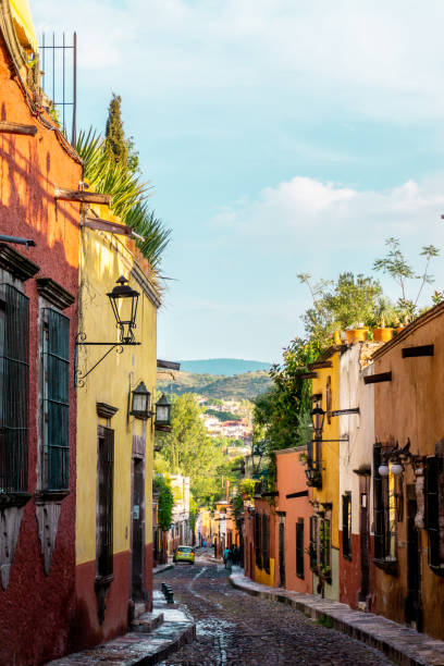 サンミゲル・デ・アジェンデは、1542年に、涼しい高地に設立され、ヒスパニック文化とメソアメリカ文化が調和している都市です。 - 植民地様式 写真 ストックフォトと画像
