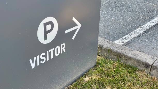 istock Visitor parking lot destination arrow 1328332091