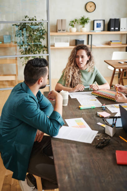 istock Business people discussing in team 1328336444