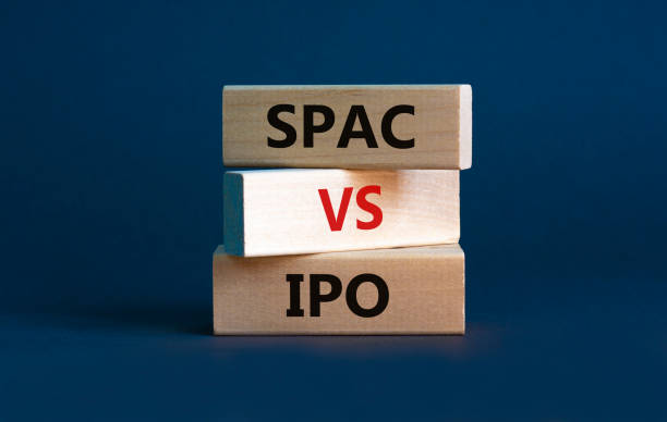 spac vs ipo symbol. blocks with words 'spac, special purpose acquisition company' and 'ipo, initial public offering' on grey background, copy space. business and spac vs ipo concept. - stock market data insurance savings finance imagens e fotografias de stock