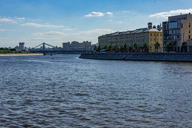 istock RIVER IN THE CITY CENTER 1328411848
