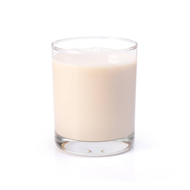 bicchiere di latte di soia isolato su bianco - soybean merchandise soy milk milk foto e immagini stock