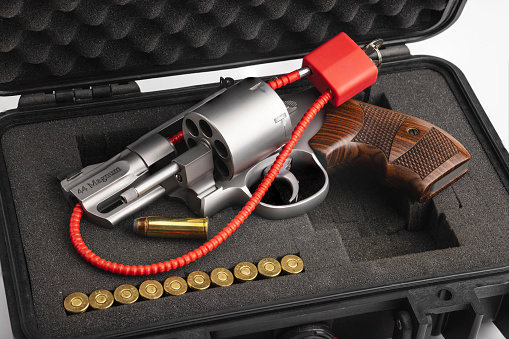 revolver-magnum-44 Imagenes y fotos Premium de Istock