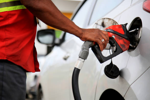 posto de gasolina em salvador - gás combustível fóssil - fotografias e filmes do acervo