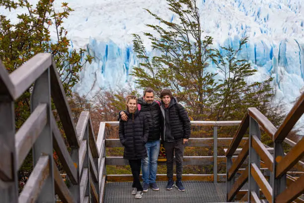 Father and siblings at Patagonia's landscape - Glaciar Perito Moreno - Calafate - Argentina