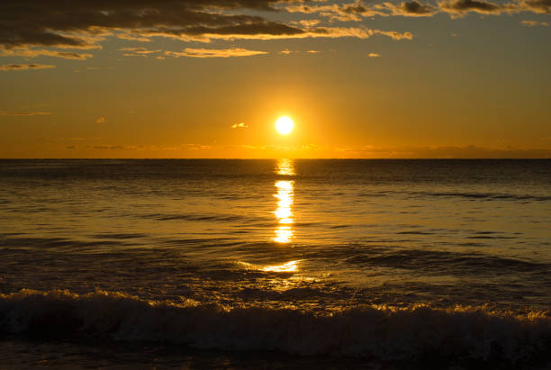 istock Cloudy sunrise on a beach in Benicasim 1328528452