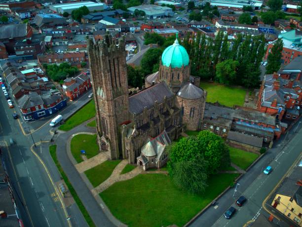 chiesa cattolica di st mary's lowe house - sant'elena - merseyside foto e immagini stock