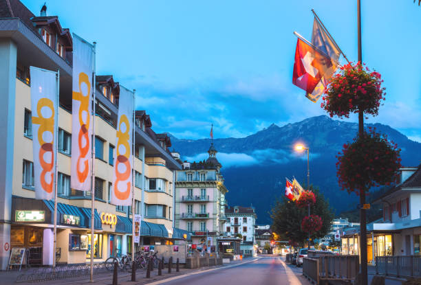 インターラーケン - brienz bernese oberland village lake ストックフォトと画像