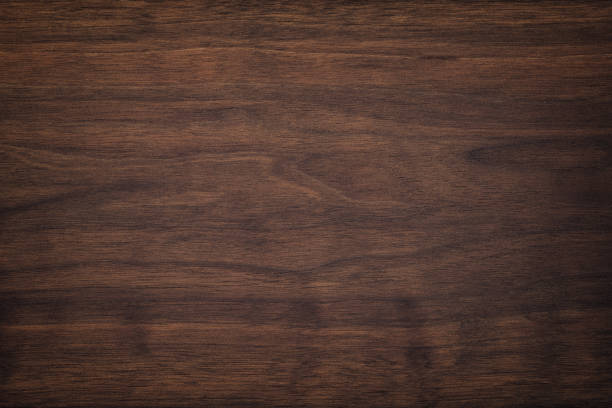 ciemnobrązowa faktura drewna, stare deski orzechowe. tło panelu drewnianego - mahoń zdjęcia i obrazy z banku zdjęć