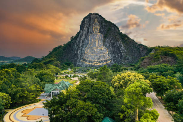 buddha mountain in pattaya, chonburi, thailand - pattaya imagens e fotografias de stock