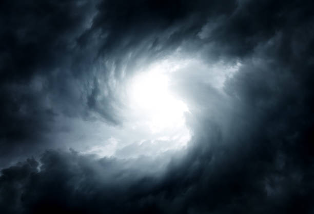 ぼやけた渦巻き - storm cloud dramatic sky rain storm ストックフォトと画像