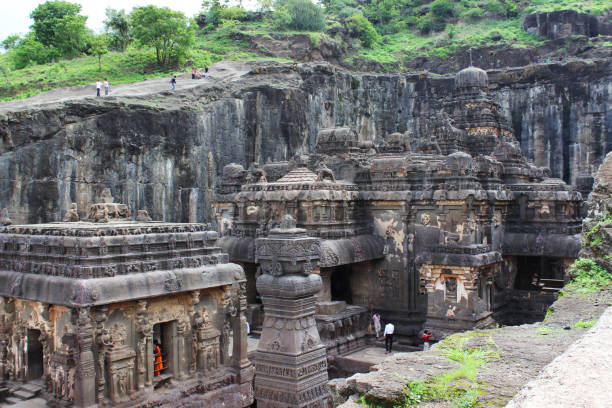 Kailash Temple Ellora Caves UNESCO Aurangabad: Kailash temple is also known as Kailashnath Temple. This temple is on of the wonder in India. This temple is the largest of the rock-cut Hindu temples at the Ellora Caves, Maharashtra. aurangabad maharashtra stock pictures, royalty-free photos & images
