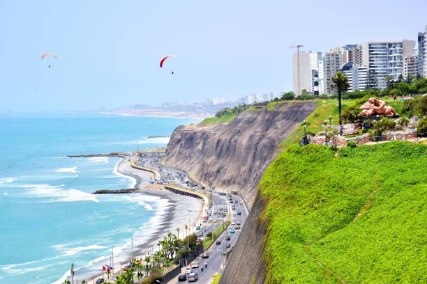 paysage à lima, pérou - lima peru photos et images de collection