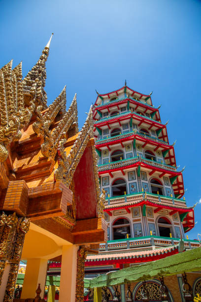 ワット・タム・カオ・ノイとワット・タム・スア(タイ、カンチャナブリ) - tiger cave temple kanchanaburi province ストックフォトと画像