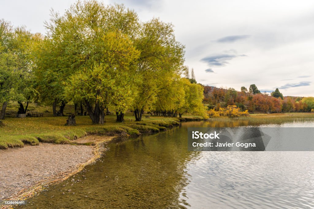 AUTUMN LANDSCAPE IN PATAGONIA. LAKE ROSARIO. TREVELIN, PROVINCE OF CHUBUT. TOURIST PLACES OF PATAGONIA. Argentina Stock Photo