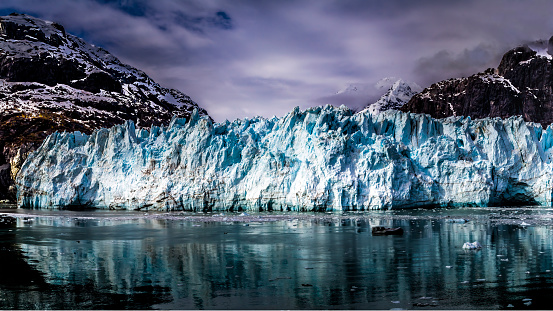 Margerie glacier, With a cloudy Sky.