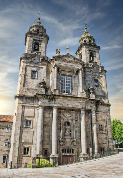 kościół san francisco w stylu barokowym i neoklasycystycznym w santiago de compostela, hiszpania - c17 zdjęcia i obrazy z banku zdjęć