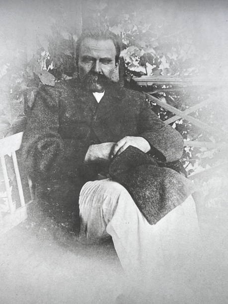 프리드리히 니체가 1894년 나움부르크에 있는 어머니의 집에서 퍼골라의 벤치에 앉아 있다. - 1894 stock illustrations