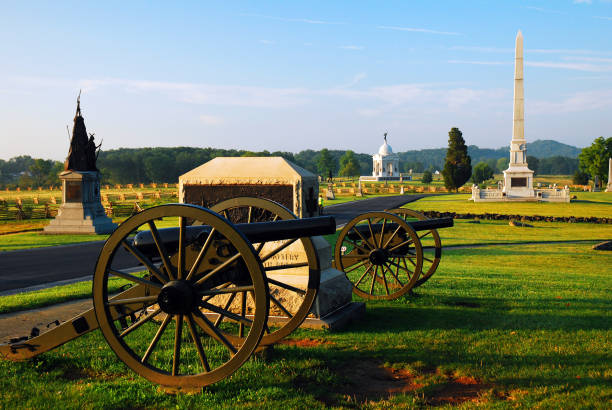 Memorials at Gettysburg Cannons and memorials line a road through Gettysburg National Battlefield gettysburg national military park stock pictures, royalty-free photos & images