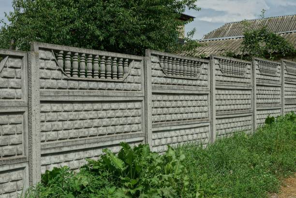 istock part of a long gray white concrete fence 1328753564