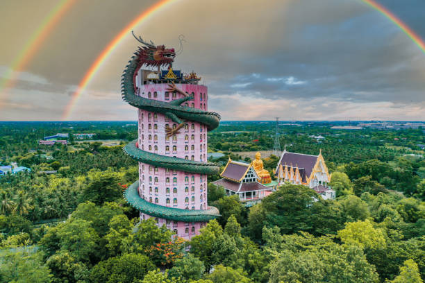 templo del dragón wat samphran en nakhon pathom, tailandia - misil tierra aire fotografías e imágenes de stock