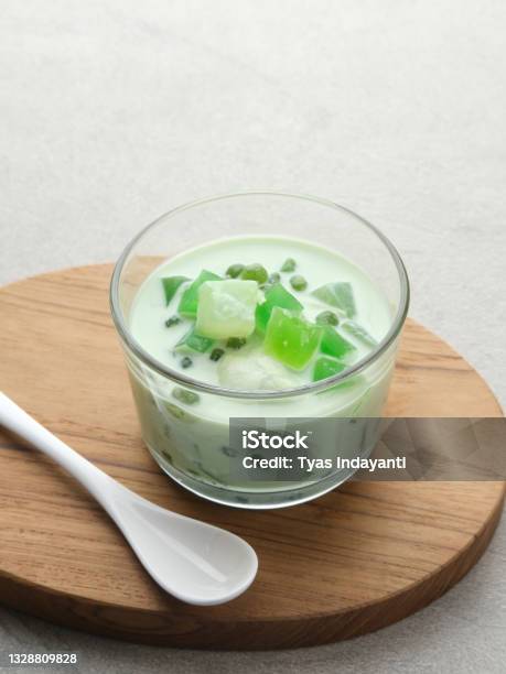 Buko Pandan Makanan Penutup Dari Filipina Terbuat Dari Jeli Kelapa Muda