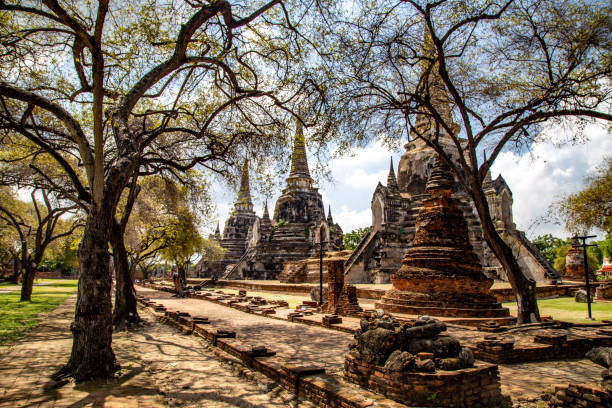 wat phra si sanphet à phra nakhon si ayutthaya, ville historique d’ayutthaya, vide pendant covid, thaïlande - ayuthaya photos et images de collection