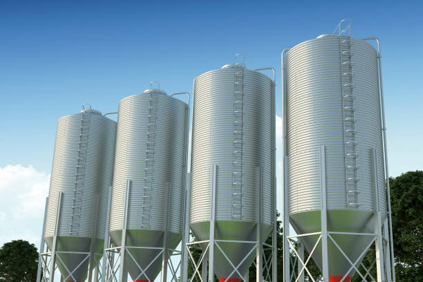 quatre silos à grains d’acier et ciel, illustration 3d - silo photos et images de collection
