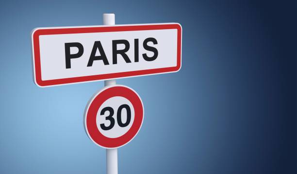 istock Speed limit at 30 km / h in Paris 1328883300