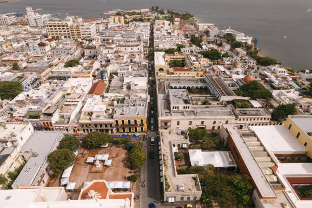 aérea sobre old san juan, porto rico - castillo de san cristobal - fotografias e filmes do acervo