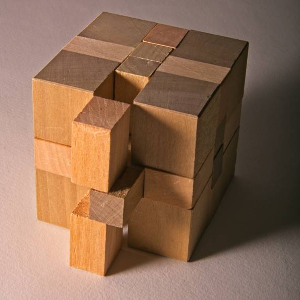 テクスチャ紙面上の3次元木製パズルブロックのクローズアップ - cube puzzle three dimensional shape block ストックフォトと画像