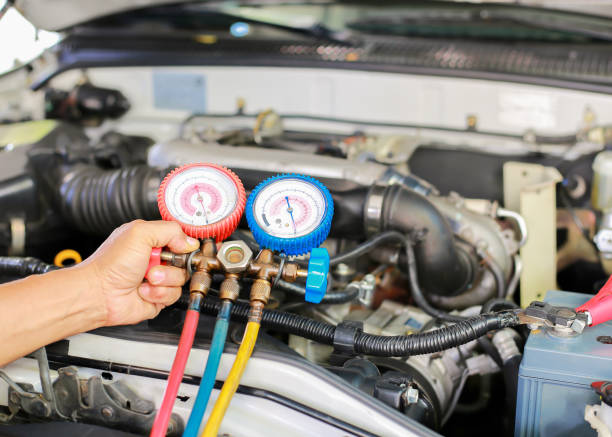 istock Car air conditioner check service, leak detection, fill refrigerant.Device and meter liquid cooling in the car by specialist technicians. 1328964324