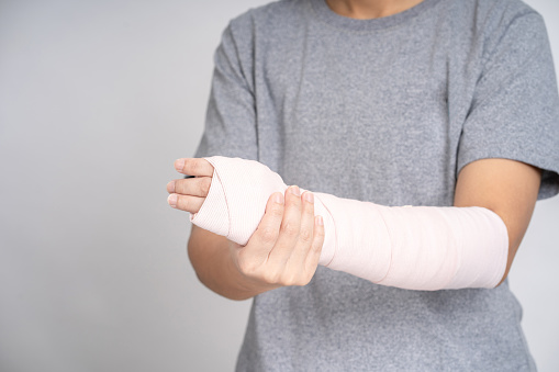 Asian keeps broken arm in the studio, accident at home , injury.