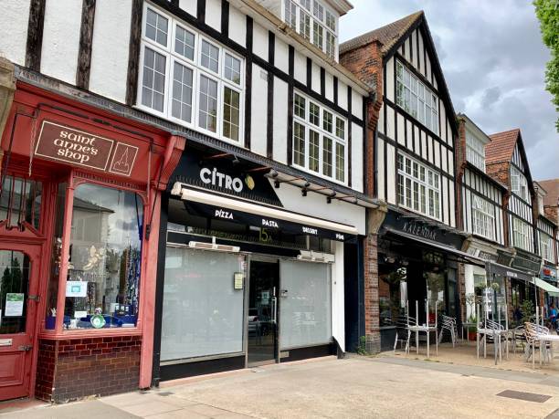 vista de la calle del carril de swain en highgate - london store fotografías e imágenes de stock