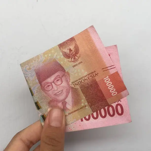 Photo of Rupiah banknotes with a value of one hundred thousand rupiah (Rp. 100.000,00). .