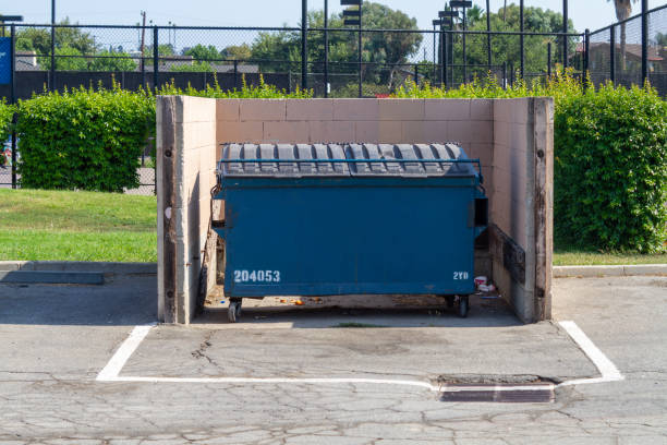 Commercial trash bin with locked lid La Habra, CA, USA – July 12, 2021: A commercial trash bin with locked lid in a city park in La Habra, California. industrial garbage bin photos stock pictures, royalty-free photos & images