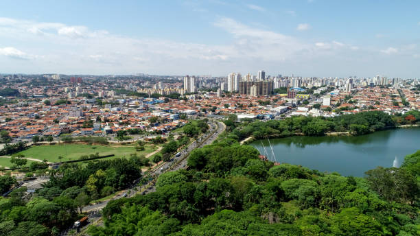 taquaral lagoon in campinas, view from above, portugal park, sao paulo, brazil - deelstaat são paulo stockfoto's en -beelden