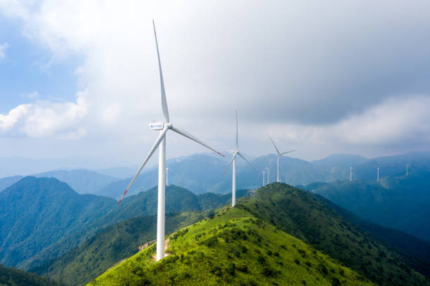 prados alpinos y energía eólica - energía de viento fotografías e imágenes de stock