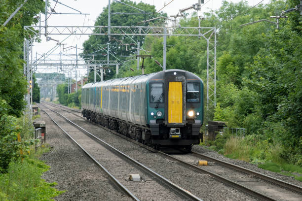 tren de cercanías eléctrico, inglaterra, reino unido - west midlands fotografías e imágenes de stock