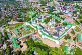 russisch-orthodoxe-architektur-drohnenaufnahme-der-dreifaltigkeitslavra-von-st-sergius-in.jpg?b=1&s=170x170&k=20&c=6nAcAJNjLT86xeoc1PST821YPOnL7c-3ypvgpAohmxg=