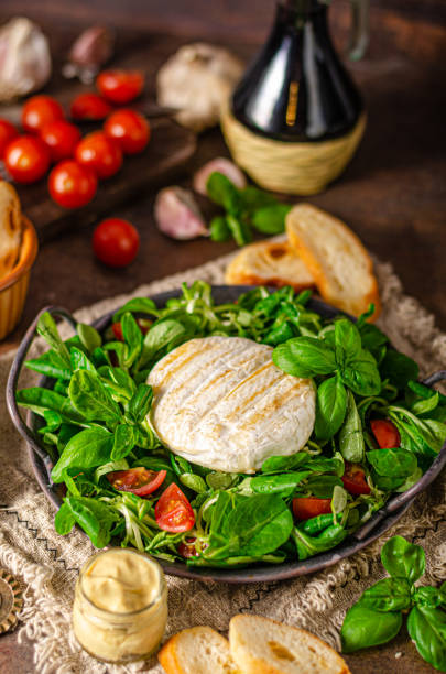 Grilled camembert with delicious salad