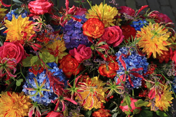 istock Autumn wedding flower arrangement 1329274040