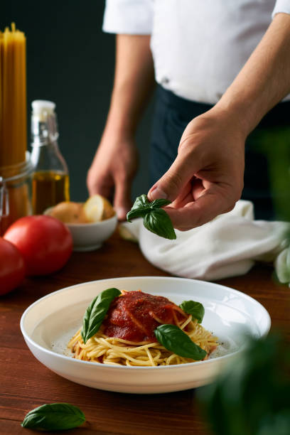 spaghetti with tomato sauce and basil