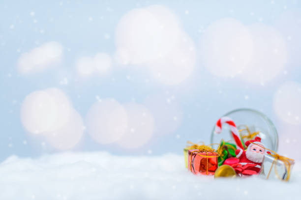 istock Christmas gift box idea  snow 1329327826
