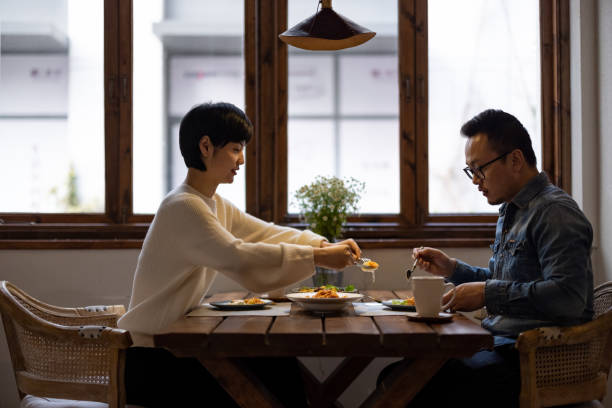 istock A couple eating in a restaurant 1329363613