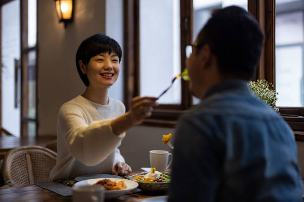 istock A couple eating in a restaurant 1329363636