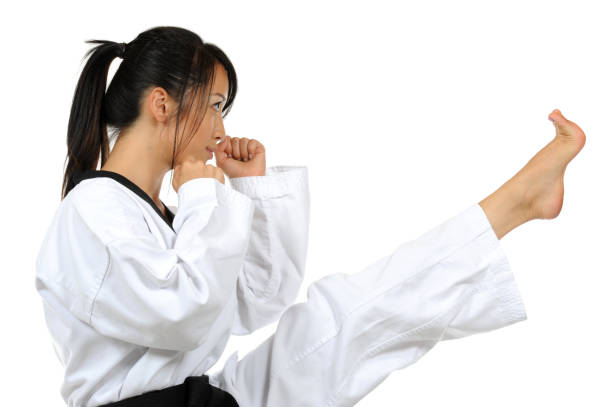 тхэквондо драйв - martial arts women tae kwon do black belt стоковые фото и изображения