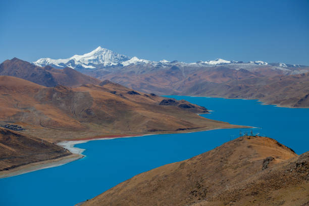 istock Lake Yamdrok Yumtso 1329376074