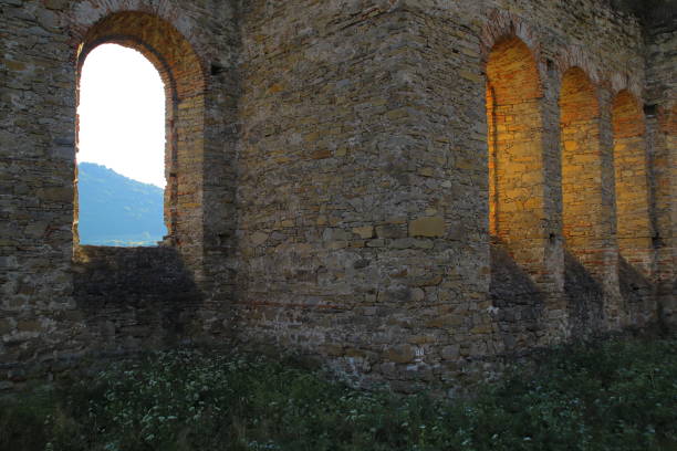 ściana opuszczonego budynku - slovakia ancient past architecture zdjęcia i obrazy z banku zdjęć