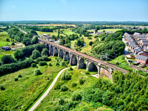 the nine arches viaduct - merseyside imagens e fotografias de stock